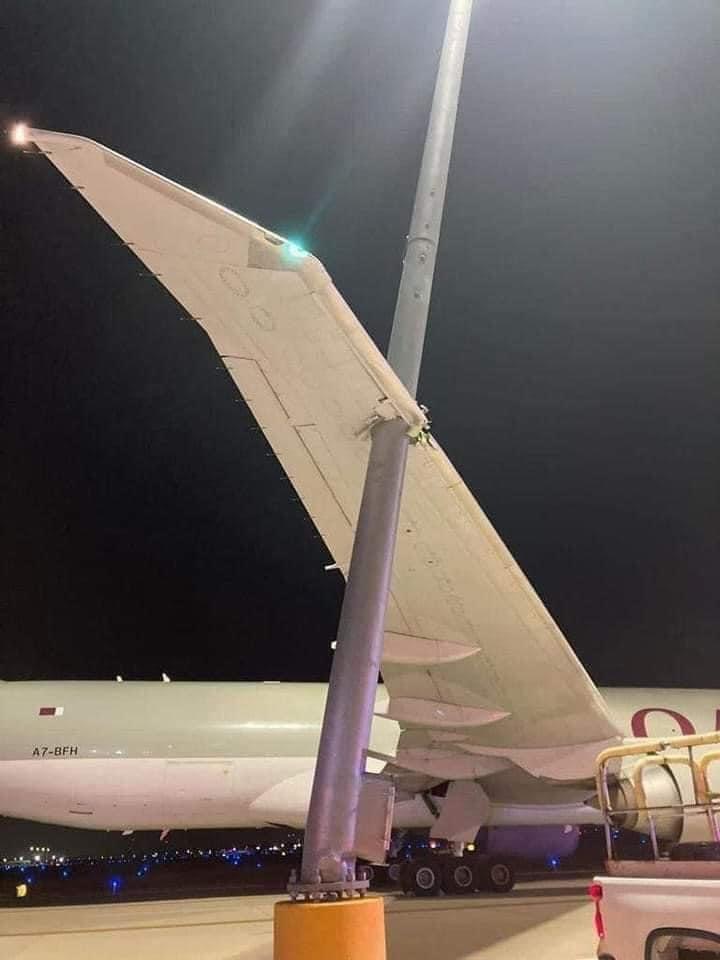 طائرة قطرية تتعرض لحادث في مطار معيتيقة الدولي