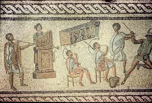 مضلل: هذه اللوحة الرومانية القديمة تم العثور عليها بمدينة زليتن الليبية وليس في تونس