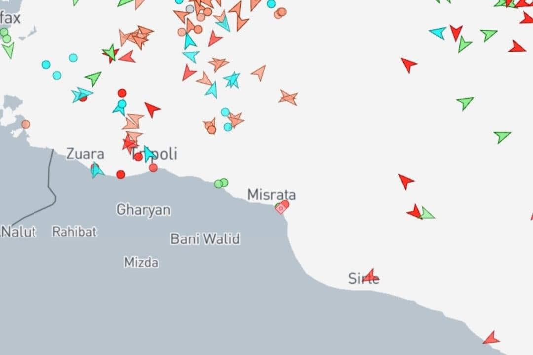 مضلل: هذه الصورة لا تظهر سفن إيطالية ومالطية داخل المياه الإقليمية الليبية وإنما في منطقة اقتصادية مشروعة
